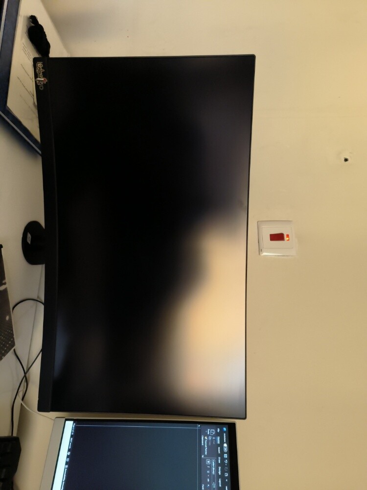 Lenovo Curved Gaming Monitor - 1