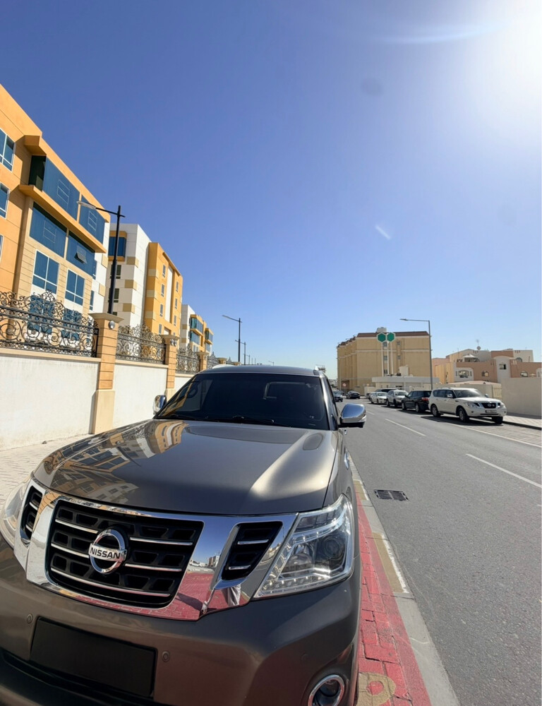 NISSAN PATROL PLATINUM/METALIC GREY - 22