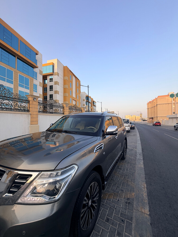 NISSAN PATROL PLATINUM/METALIC GREY - 6