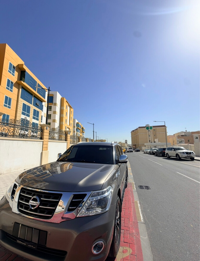 NISSAN PATROL PLATINUM/METALIC GREY - 1