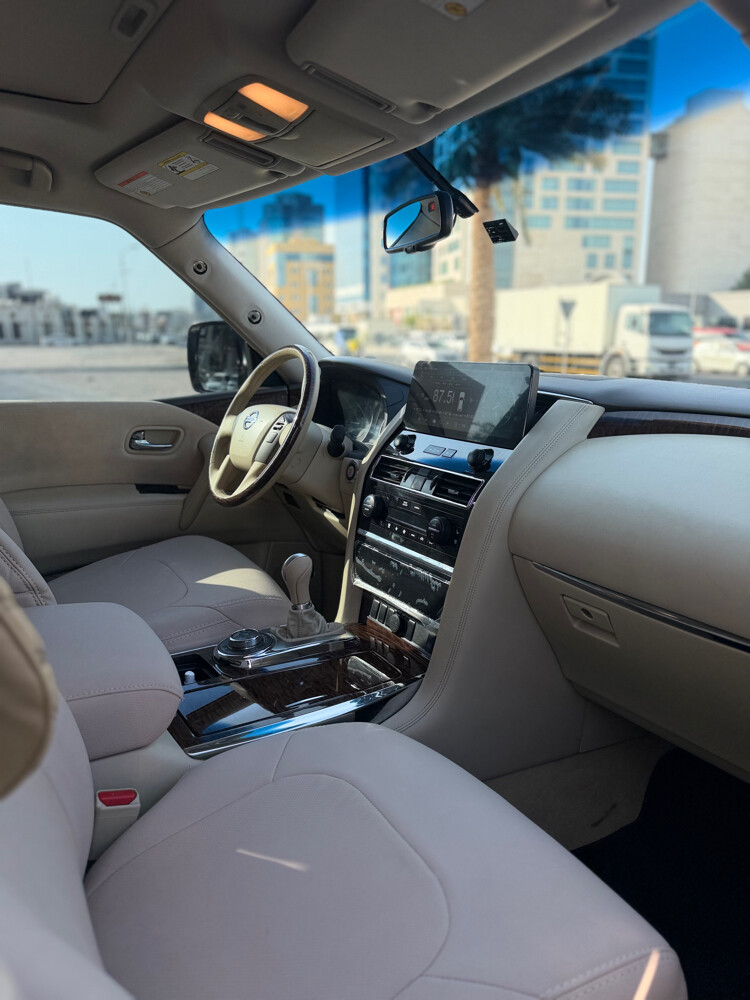 NISSAN PATROL PLATINUM/METALIC GREY - 17