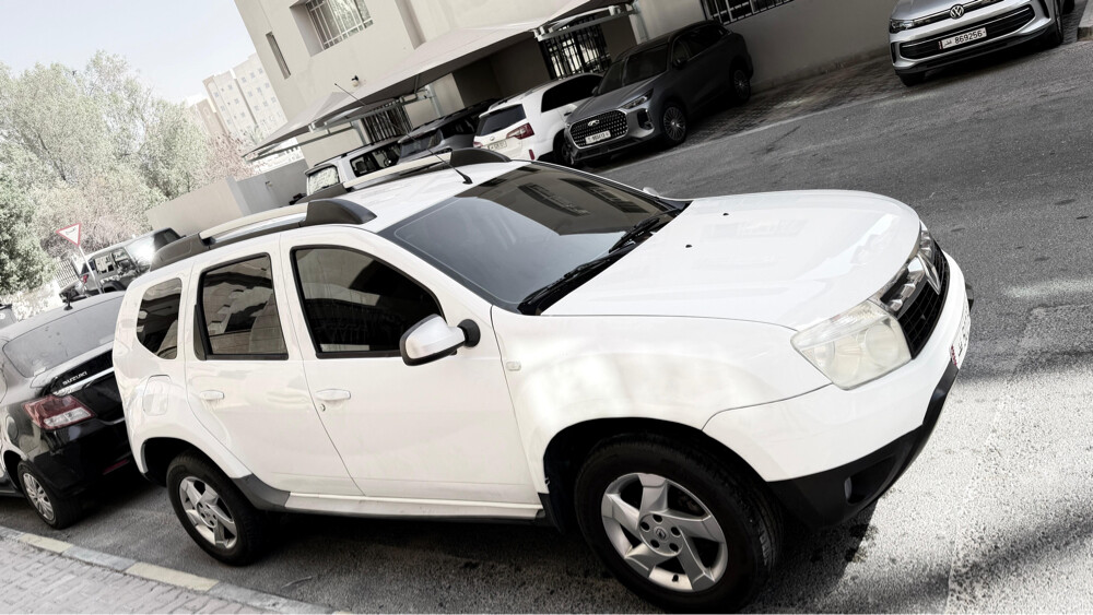 Renault Duster2012–White Family Car - 6