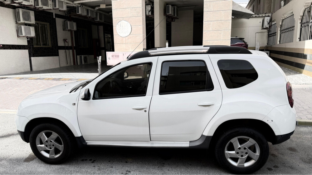 Renault Duster2012–White Family Car - 4