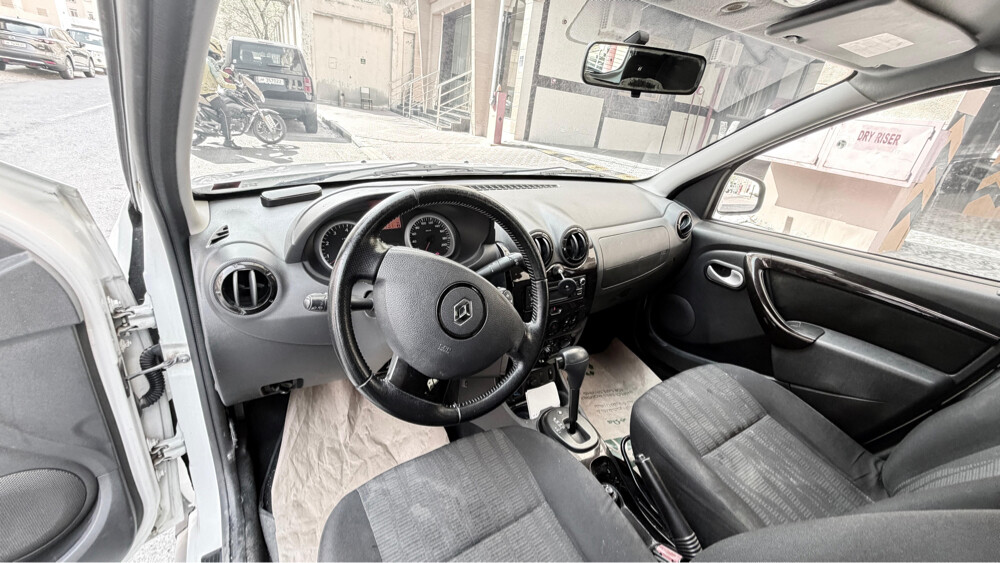 Renault Duster2012–White Family Car - 10