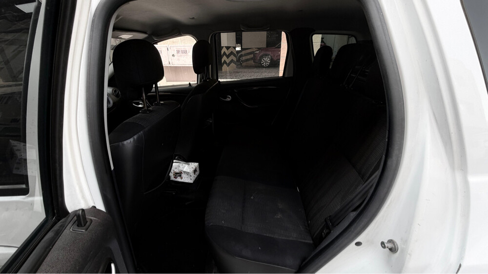 Renault Duster2012–White Family Car - 14