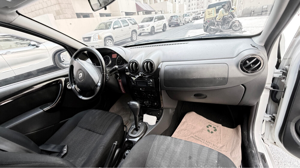 Renault Duster2012–White Family Car - 3