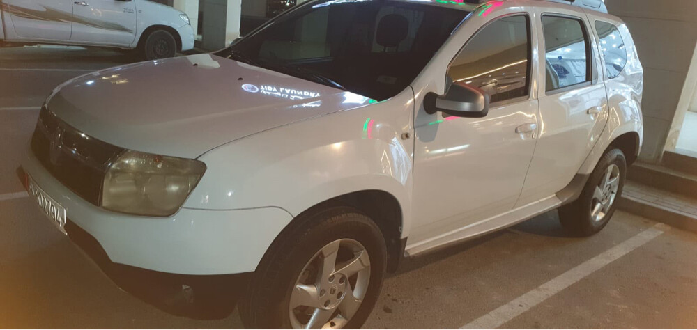 Renault Duster2012–White Family Car - 21