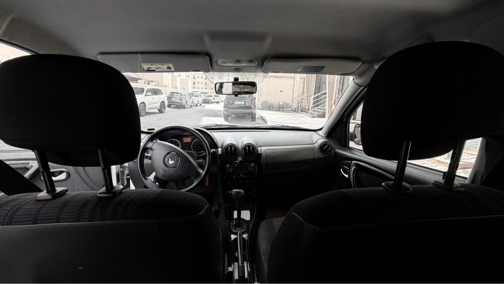 Renault Duster2012–White Family Car - 7
