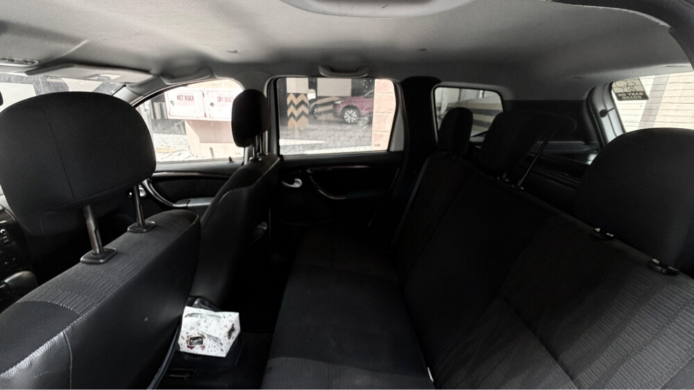 Renault Duster2012–White Family Car - 11