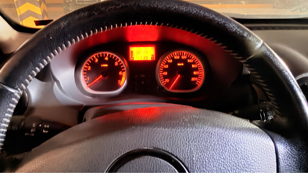 Renault Duster2012–White Family Car - 16