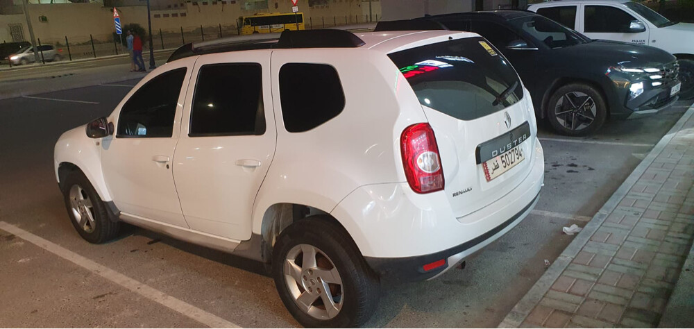 Renault Duster2012–White Family Car - 18