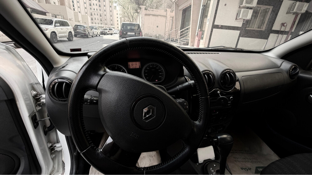 Renault Duster2012–White Family Car - 9