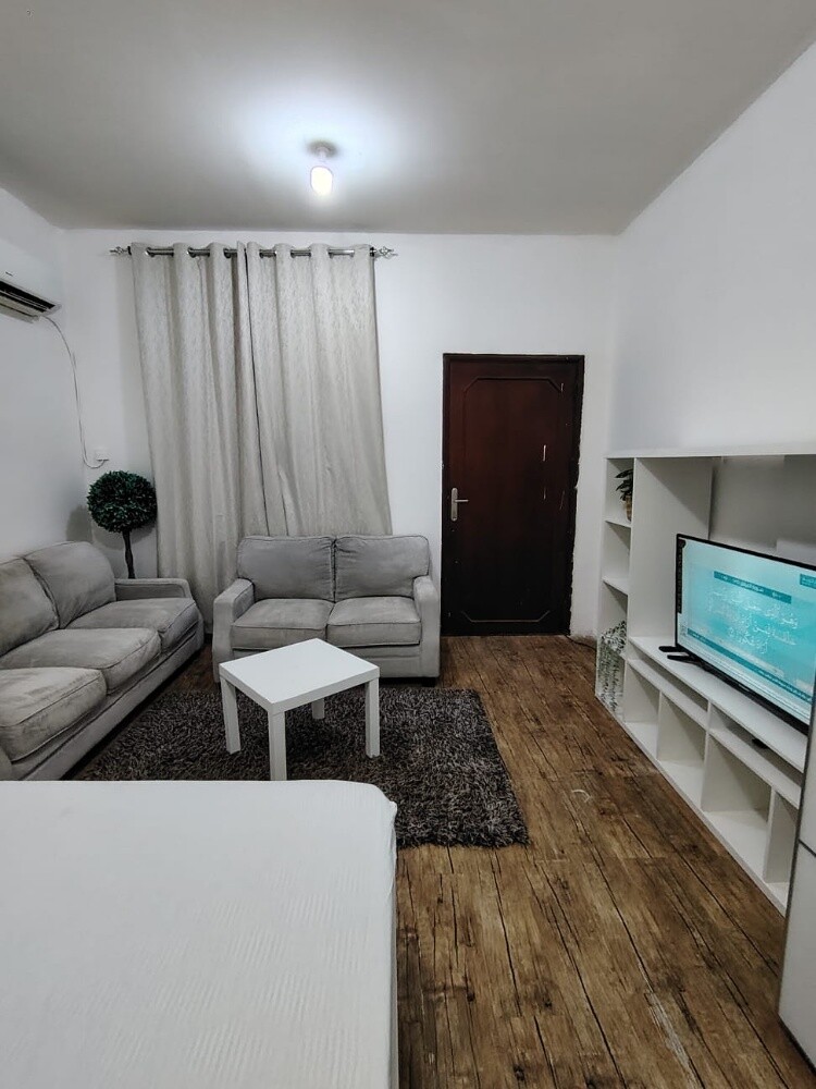 ستوديو مفروش نظيف جدا2300 الغرافة - 2