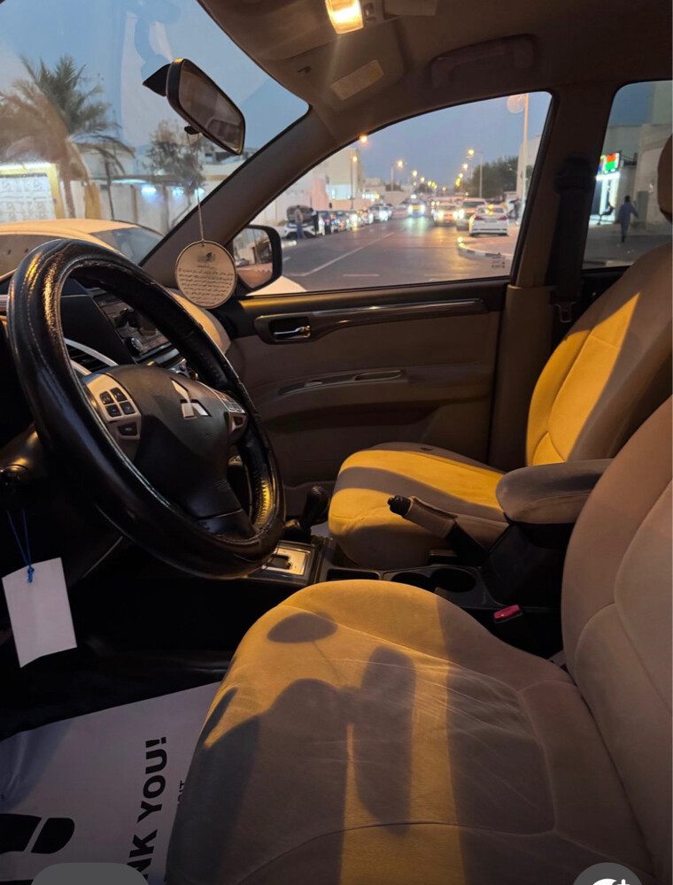 للبيع سيارة باجيرو - 4