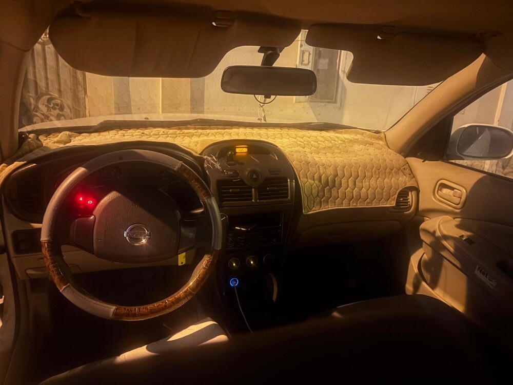 Nissan sunny 2012 - 5