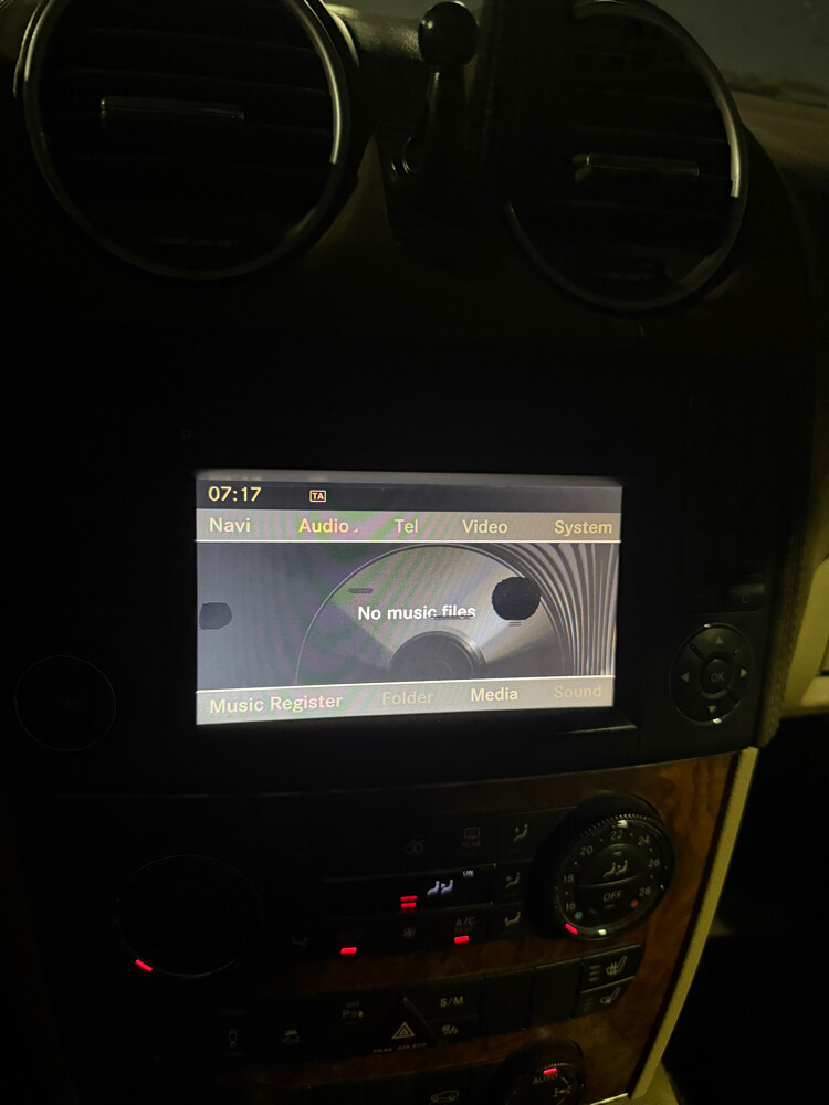 GL 500 Car stereo 2012   - 1