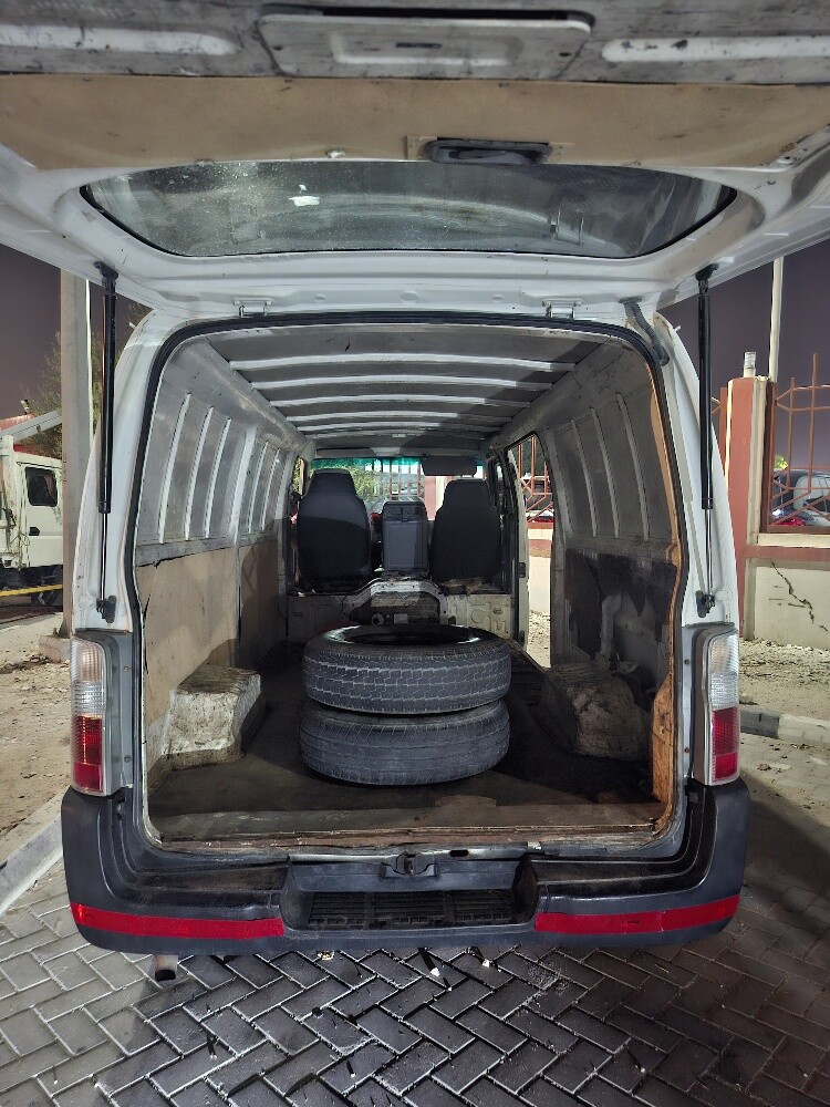Nissan urban - 5