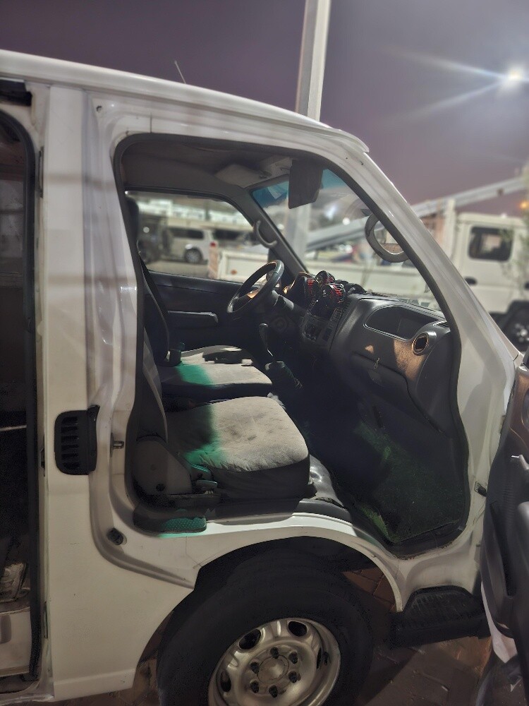 Nissan urban - 4