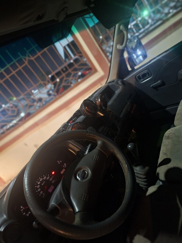 Nissan urban - 2