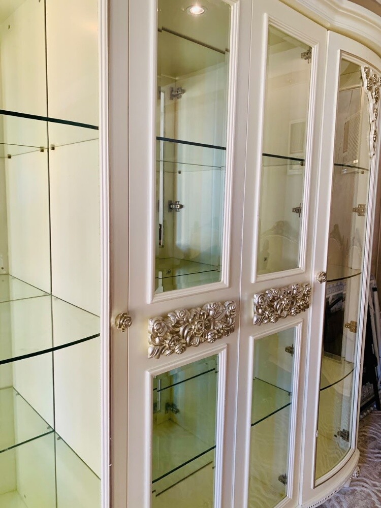 sell good Buffi Cabinet.... Midas - 5