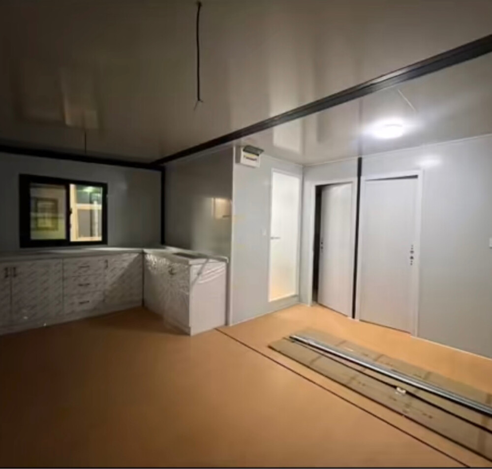 Cabin toilet kitchen - 3