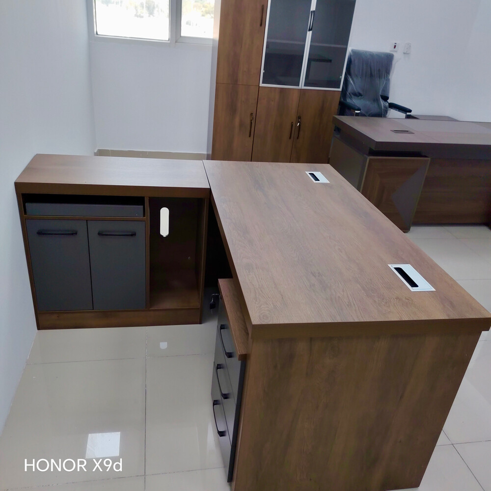 Senior Executive Desk Selling - 28