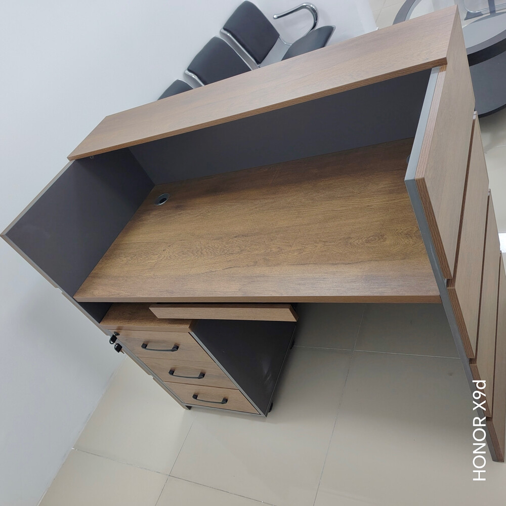 Senior Executive Desk Selling - 24