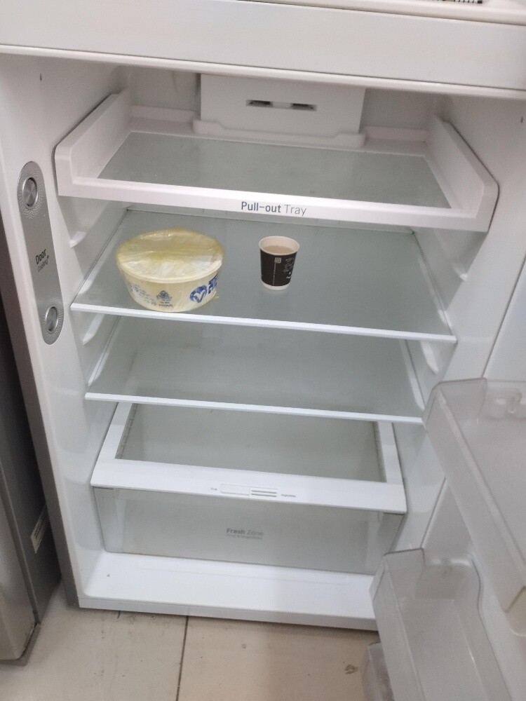 LG like New Fridge for Sale - 4