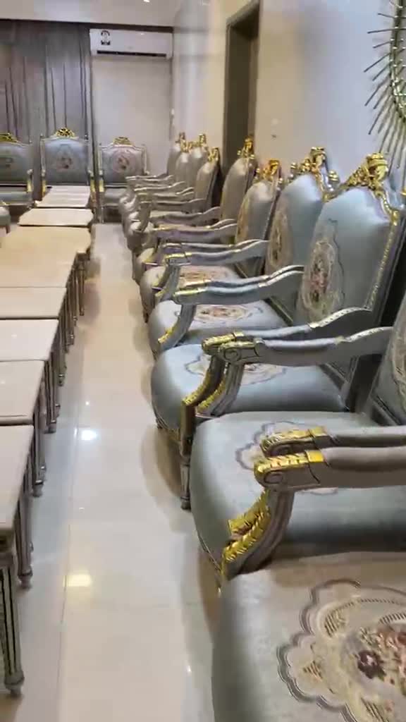 كراسي وطاولات للبيع - 1