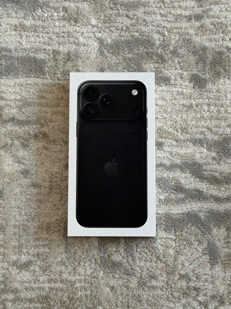 Iphone 18 pro max black - 1