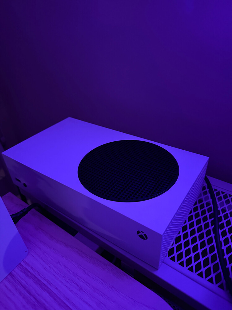 xbox series s white + controller - 2