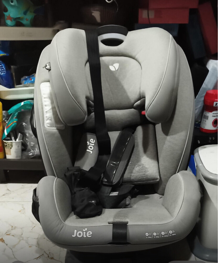 A stroller seat for children - 1