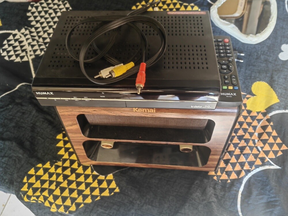 humax receiver & fm radio. - 3