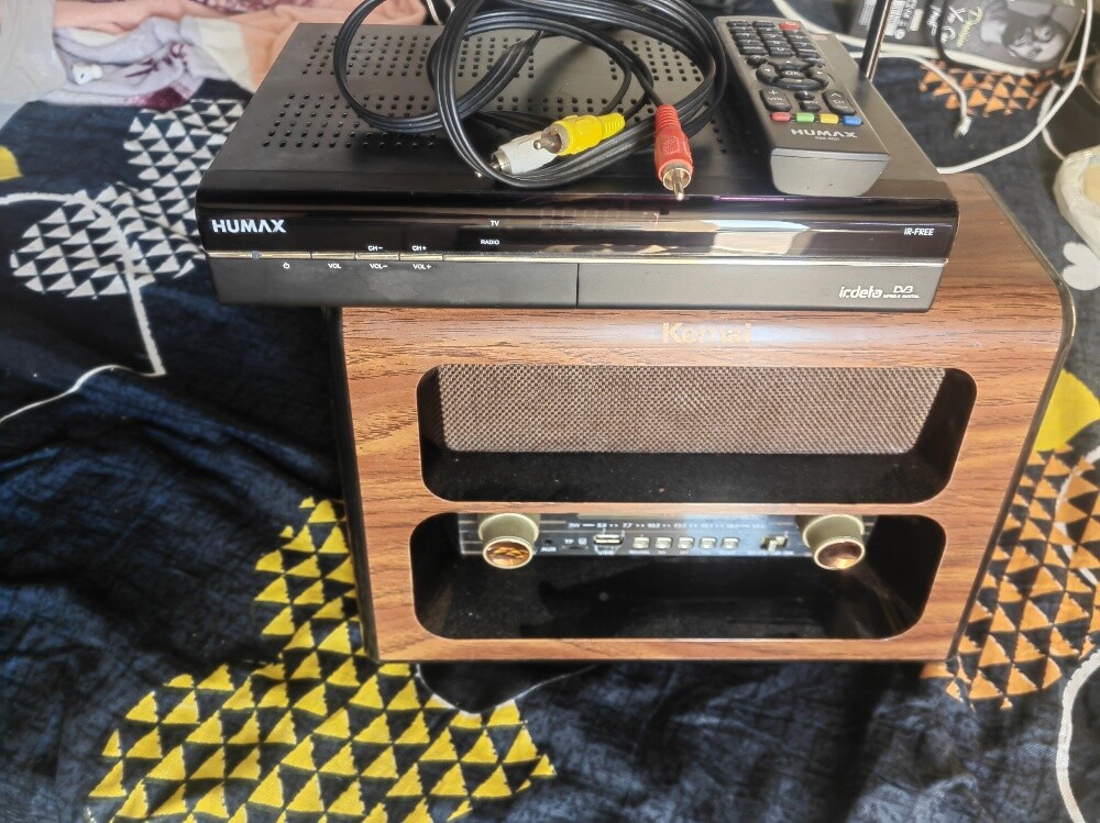 humax receiver & fm radio. - 1