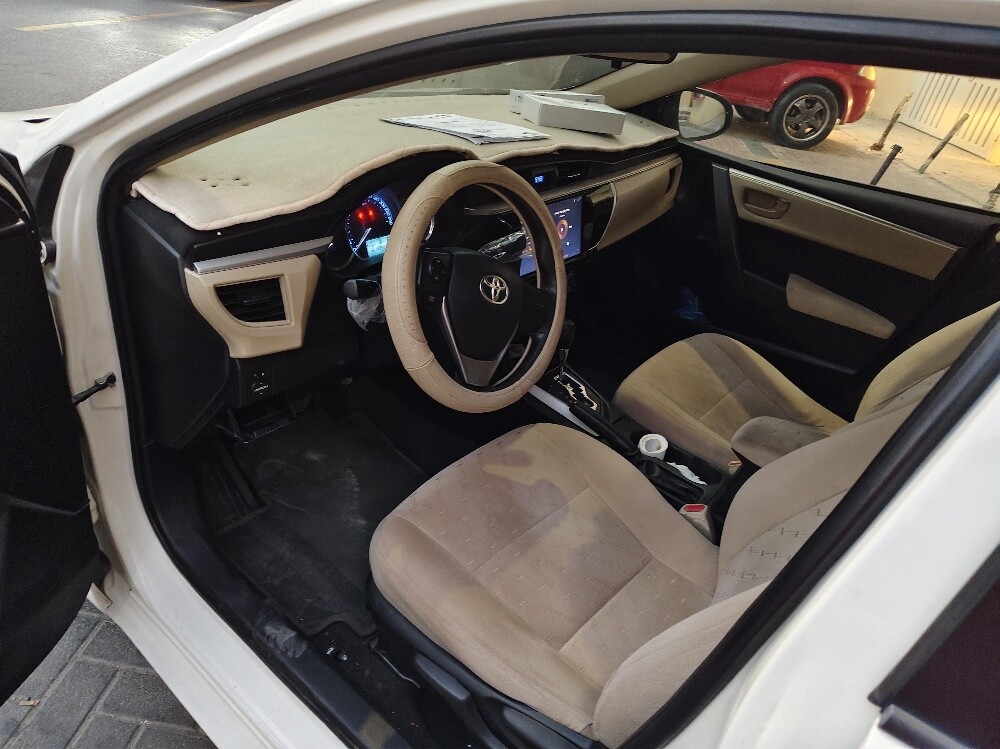 Toyota    Corolla    2.0    2015 - 9
