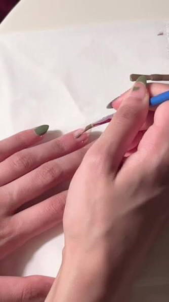 Salon worker specialized in nails - 1