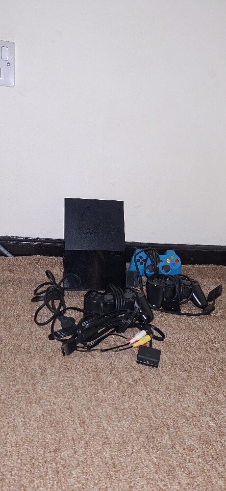 PS2 Slim + 3 controllers and cables - 1