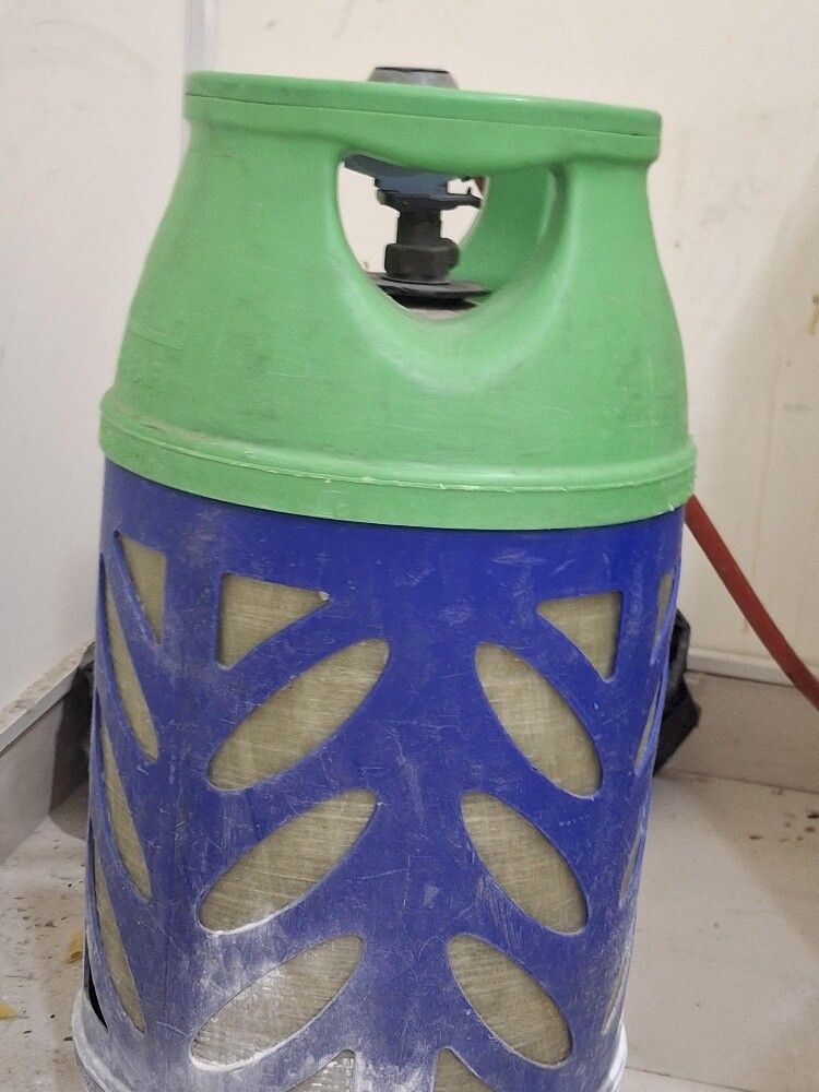 gas cylinder - 1