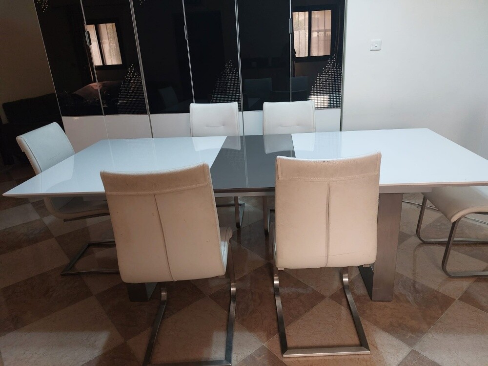 طاولة متمددة وكراسي - 1