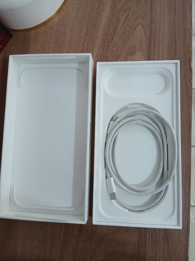 iPhone Air 256gb 100% battery - 5