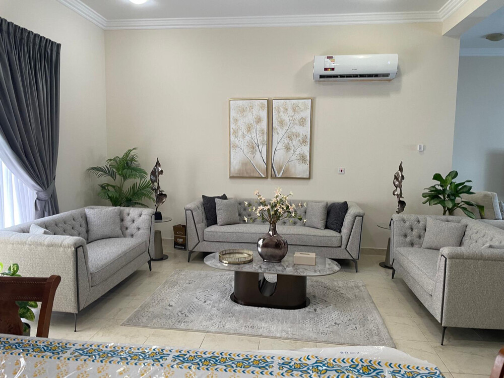للبيع كنب وطاولات وسجاد وستارة - 4