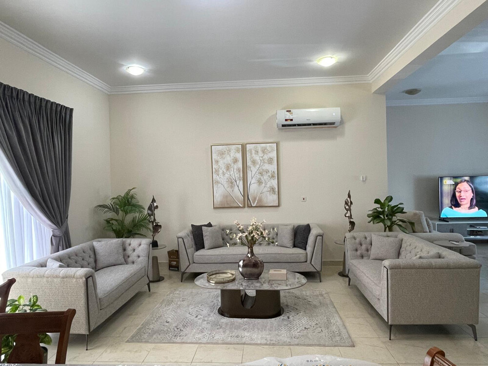 للبيع كنب وطاولات وسجاد وستارة - 7