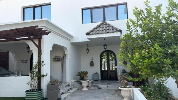 Luxury Villa Excellent Investment - 1