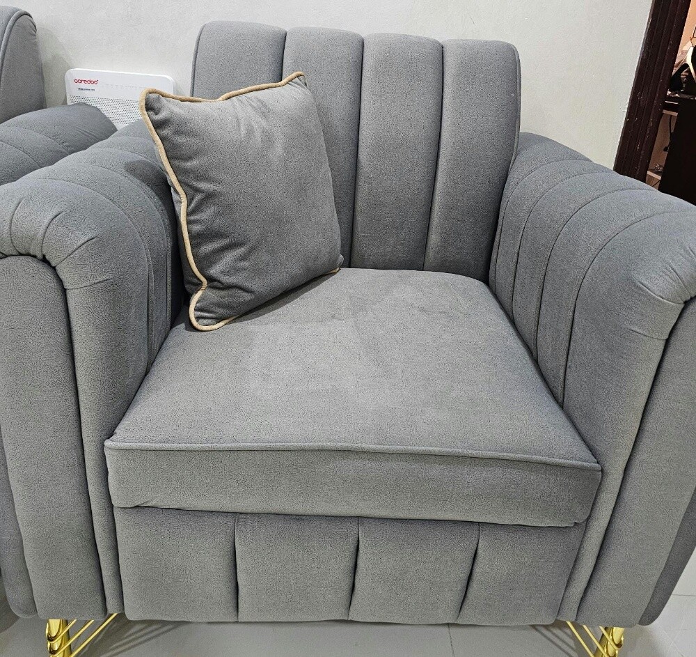 طقم كنب بحالة جديدة - 3