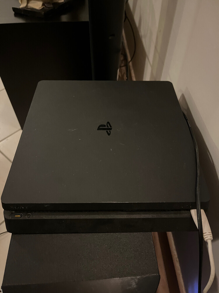 ps4 slim 500gb + 1 controller - 1