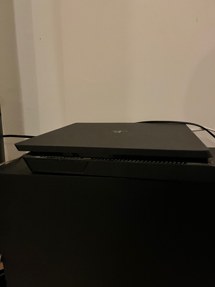 ps4 slim 500gb + 1 controller - 2
