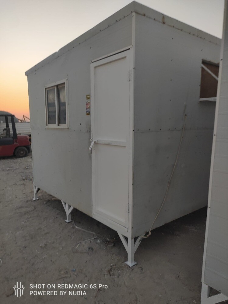 cabin for sale size 3x3 - 5