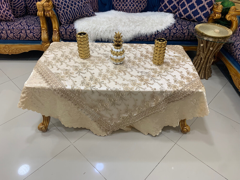 salon with 3tables and the curtains - 2