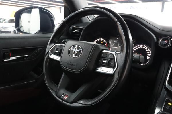Toyota Lanc Cruiser GR 2023 - 12