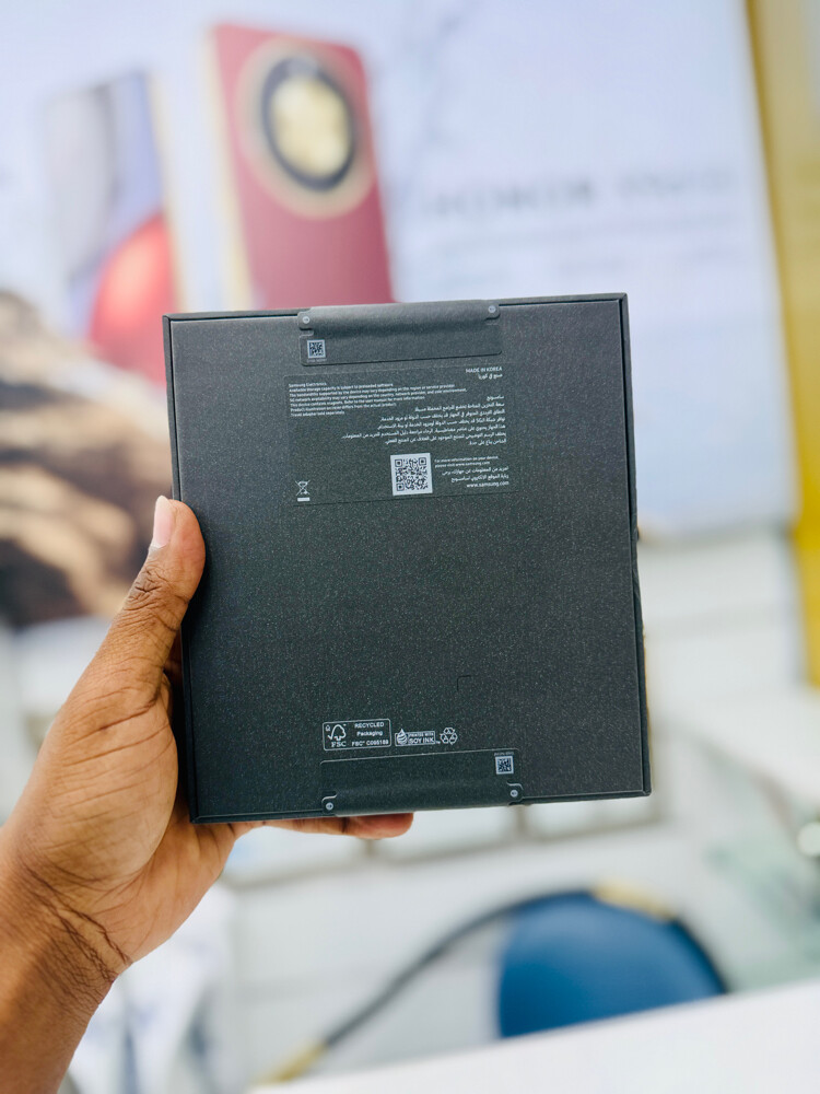 Samsung Galaxy Z Fold 8 Ultra  - 9
